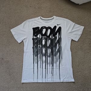 Nike Men's White and Black Graphic T-Shirt Size L